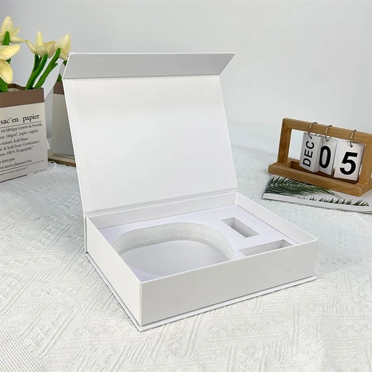 large white gift boxes with lids (7)
